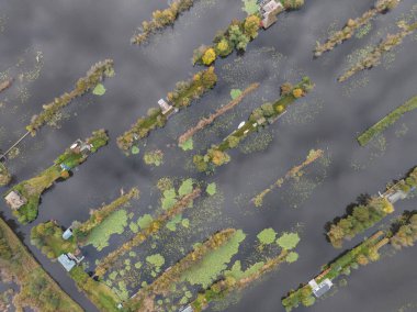 Hollanda 'daki Loosdrechtse Plassen' de hava aracı görüntüsü..