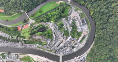Bouillon, Belçika 'nın Lüksemburg eyaletinde yer alan bir şehirdir..