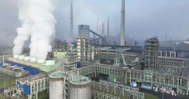 Kola fabrikası, Alman ruhr bölgesinde ağır sanayi. Schwelgern Kokain Fabrikası. Metal üretimi. Teknik endüstriyel alan. Hava aracı videosu.