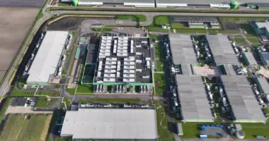 Veri merkezi, süper bilgisayar, kuantum hesaplama, Hollanda 'daki depolama bulutları boşluk ve internet altyapısı, hava aracı videosu.