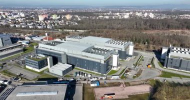 Veri merkezleri, bilgisayar merkezi, kuantum hesaplama için altyapı, makine öğrenme, yapay zeka, internet teknolojisi.