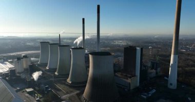 Scholven Enerji Santrali, Almanya 'nın Gelsenkirchen kentinde bulunan bir termal kömür santralidir. Hava aracı görünümü.