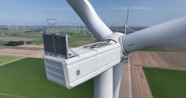 Rüzgar türbini, kırsal kesimde, yenilenebilir enerji, sürdürülebilir enerji.