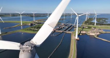 Delta Works, Krammersluizen, Krammer 'in hava manzarası Zeeland, Hollanda' da kilitleniyor..