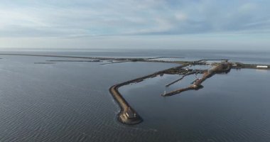 Kornwerderzand, Afsluitdijk, Hollanda 'nın atık ve nakliye altyapısı.
