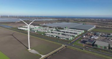 Middenmeer, Kuzey Hollanda, Hollanda, 26 Ocak 2025: Microsoft Datacenter Middenmeer, Bulut hizmetleri hiperölçekli veri merkezinde. büyük veri, yapay zeka, makine öğrenme altyapısı.