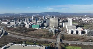 Frankfurt-Sossenheim, Hessen, Almanya, 26 Şubat 2025 Frankfurt Sossenheim ofis binaları, Frankfurt 'un batısında, insansız hava aracı manzaralı..