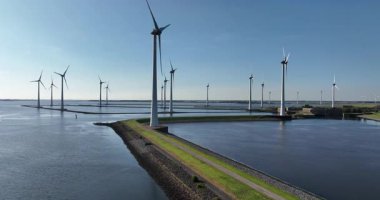 Krammersluizen, kilitler ve atık su yolu kompleksi, Zeeland, Hollanda 'daki su yolu altyapısı. Hava aracı görüntülemesi.