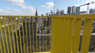 Lahey, Güney Hollanda, Hollanda, 15 Mart 2025. Binnenhof 'un yenilenmesi panormik kule bakış açısından görülüyor. Lahey silueti