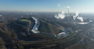 Alpincenter Bottrop, Alman şehri Bottrop 'ta kapalı kayak pisti. .