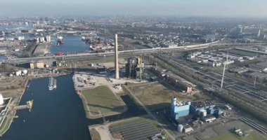 Hemweg eski fosil güç santralinin dağıtılması. Kömürle çalışan elektrik üretimi devre dışı. Enerji geçişi var. Hava aracı görünümü.