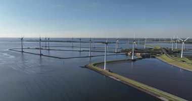 Krammersluices, Suyolu altyapısı denize açılıyor. Hava görüntüsü. Zeeland, Hollanda.