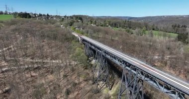Mungstener Brucke, Almanya 'nın en yüksek demiryolu köprüsü. Hava görünümü.