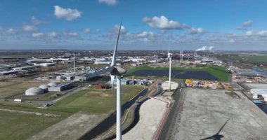Boekelermeer, sanayi bölgesi, Alkmaar, rüzgar türbini, yenilenebilir enerji, sürdürülebilir enerji. Hava görünümü