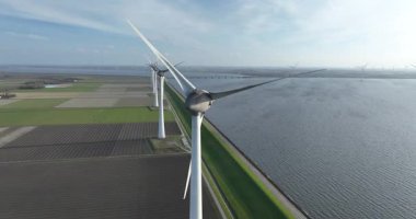 Rüzgar türbini, yenilenebilir enerji yakın bıçak, hava manzarası, Hollanda.