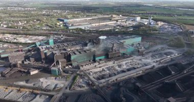 Çelik fabrikası, Ruhr bölgesi çelik levhalar, metal ürünler ve borular için yuvarlak çelik üretimi. Hava görünümü.