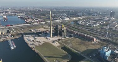 Eski fosil yakıt santralinin sökülmesi, Hemweg Merkezi, Amsterdam, enerji geçişi. Hava aracı görünümü.