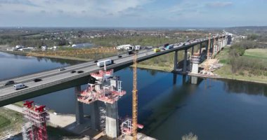 Kiel, Holstein, Almanya, 16 Nisan 2025: Alte Levensauer Hochbrucke, Eski Levensau Köprüsü, Birinci Levensau Yüksek Köprüsü 'nün yenilenmesi. Hava görünümü.