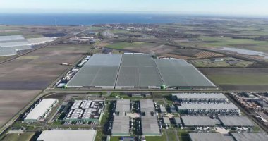 Veri merkezi, Kuzey Hollanda 'daki bilgisayar merkezi, Hollanda, hiperölçekleyici, büyük veri, bilişim altyapısı hava görüntüsü.