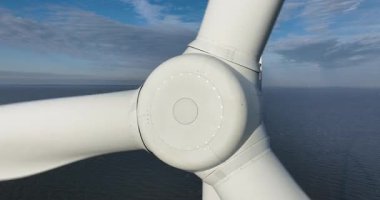 Kıyı rüzgar türbinleri, yenilenebilir enerji, yeşil elektrik üretimi. Hava aracı görünümü.