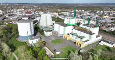 Ren nehri boyunca ruhr bölgesinde küçük bir enerji santrali, enerji üretimi. Duisburg yakınlarında. Hava görünümü.