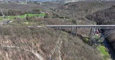 Mungstener Br Cke sanayi çağının simgelerinden biri olarak kabul edilir. Demiryolu köprüsü. Hava görünümü.