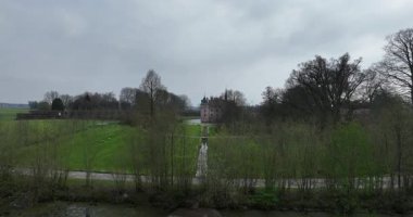 Egeskov Kalesi, Danimarka 'nın Funen adasındaki kale. Rönesans, kale, Danimarka. Anıt ve simge.