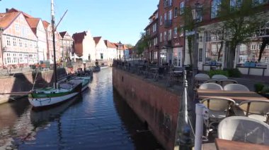 Stad, Almanya 'nın tarihi kent merkezi. Şehre doğru yürüyen bir bakış açısı.
