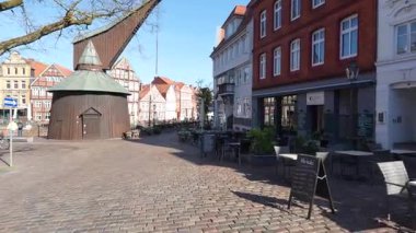 Stad, Almanya 'nın tarihi kent merkezi. Şehre doğru yürüyen bir bakış açısı.