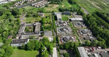 Rijswijk, Güney Hollanda, Hollanda, 3 Mayıs 2025: TNO ofis kompleksi, Hollanda Uygulamalı Bilimsel Araştırmalar Örgütü, bağımsız araştırma örgütü. Hava videosu.