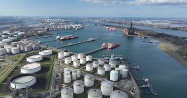 Rotterdam, Europoort Limanı, nakliyat, petrol, tanker, silo, hava manzaralı büyük ölçekli bağımsız bir petrol merkezi..