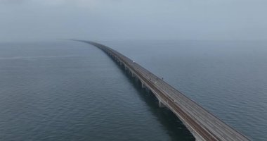 Danimarka 'daki Büyük Kemer Köprüsü. Funen ve Sealand adalarını Büyük Kuşak 'a bağlıyor. Danimarka, Avrupa. hava genel görünümü.