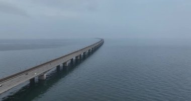 Danimarka 'daki Büyük Kemer Köprüsü. Funen ve Sealand adalarını Büyük Kuşak 'a bağlıyor. Danimarka, Avrupa. hava genel görünümü.