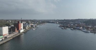 Flensburg, Almanya, Flensborg Fjord, Bulvarı 'nda ufuk çizgisi. liman, binalar şehir manzarası Hava manzarası
