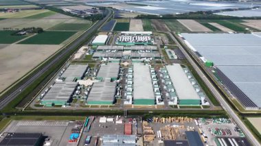 Büyük ölçekli insansız hava aracı videosu, veri tabanı, büyük veri, ai ve internet altyapısı. Bulut servisi. Hava aracı görünümü.