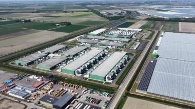 Büyük ölçekli insansız hava aracı videosu, veri tabanı, büyük veri, ai ve internet altyapısı. Bulut servisi. Hava aracı görünümü.