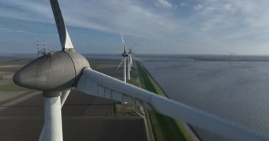 Rüzgar türbinleri, yenilenebilir enerji, temiz enerji, enerji geçişi. Hava aracı görünümü.