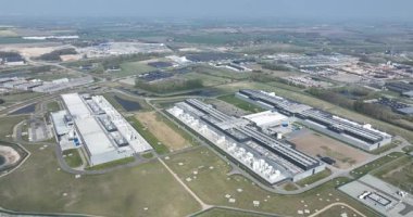 Büyük veriler, veri tabanı, bilgisayar merkezi, hava görüntüsü. Bilgi teknolojisi altyapısı. Hava görüntüsü. Danimarka, Avrupa.