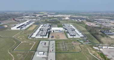 Büyük veriler, veri tabanı, bilgisayar merkezi, hava görüntüsü. Bilgi teknolojisi altyapısı. Hava görüntüsü. Danimarka, Avrupa.