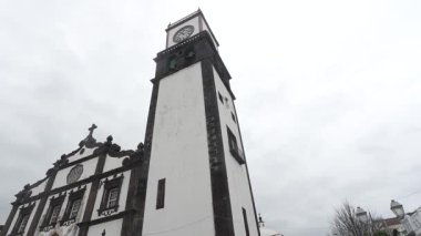 Ponta delgada şehir merkezi manzaralı, San Sebastian Kilisesi, meydan, çeşme, meydan, şehrin sokakları..