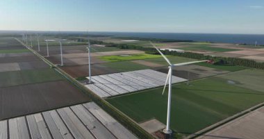 Hollanda 'da temiz rüzgar enerjisi, enerji geçişi. Hava aracı görünümü.