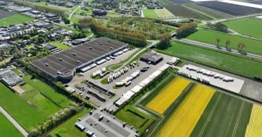 Modern lojistik şirketi, kamyon teslimatı. Hollanda 'da. Hava görünümü.