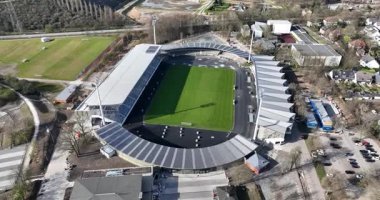 Amatör futbol stadyumu, küçük stadyum hava aracı videosu. Bochum, Almanya.