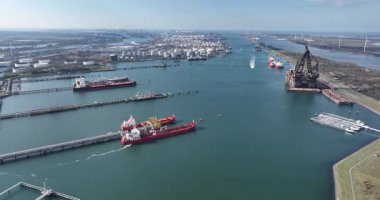 Rotterdam, Güney Hollanda, Hollanda, 31 Mart 2025: Vopak terminali, europoort terminali, Endüstriyel petrol nakliye sanayii.