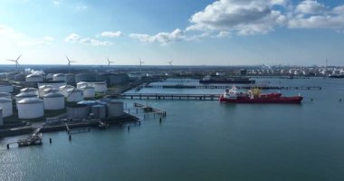 Rotterdam, Güney Hollanda, Hollanda, 31 Mart 2025: Vopak terminali, europoort terminali, Endüstriyel petrol nakliye sanayii.