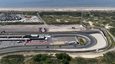 Zandvoort yarış pisti, formül etkinliği, Hollanda kıyıları boyunca Motorsporları ve araba sporları. Hava aracı görünümü.