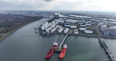 Rotterdam, Güney Hollanda, Hollanda, 31 Mart 2025: Vopak terminali, europoort terminali, Endüstriyel petrol nakliye sanayii.