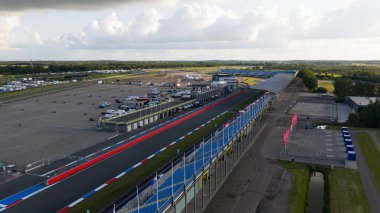 Assen, Drenthe, 16 Temmuz 2025, Hollanda. TT pisti Assen, motor sporları, Assen, Hollanda 'da yarış pisti. Hava fotoğrafı