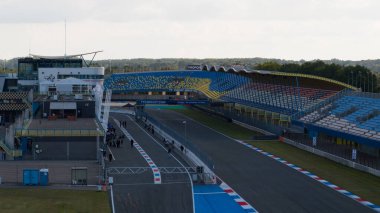 Assen, Drenthe, 16 Temmuz 2025, Hollanda. TT pisti Assen, motor sporları, Assen, Hollanda 'da yarış pisti. Hava fotoğrafı