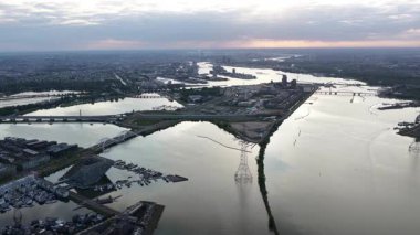 Ijburg, Hollanda üzerindeki hava manzarası, yüzen evler, Sluishuis gibi ikonik binalar, yerleşim alanları..